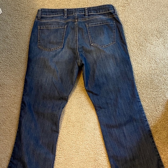 💙💙CAbi bootcut Jeans - Picture 3 of 3